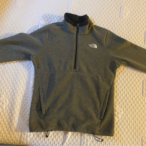 Quarter zip pullover - Picture 3 of 9